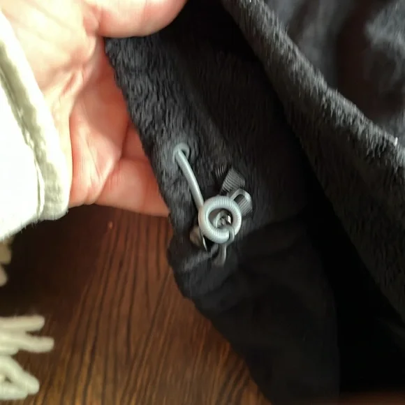 Beautiful mountain hardware vest - Picture 7 of 8